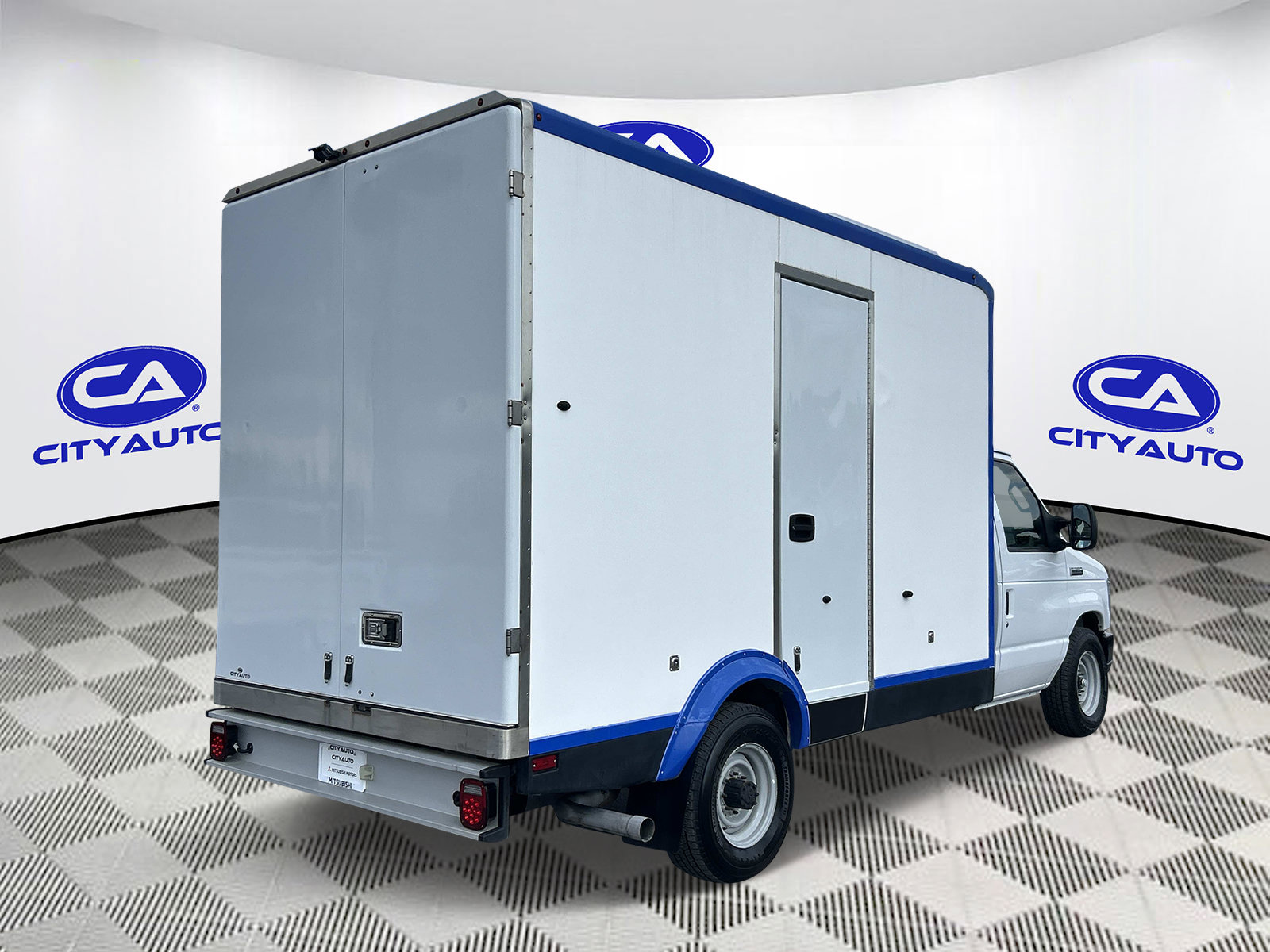 Used 2023 Ford E-350 and Econoline 350 Super Duty w/ Power Windows & Locks Group RWD image 4