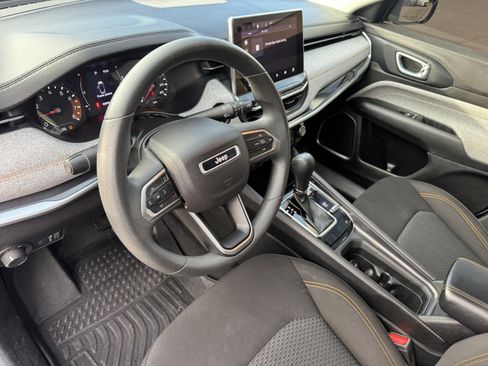 Used 2022 Jeep Compass Sport image 12