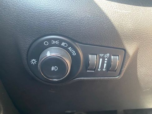 Used 2024 Jeep Compass Latitude AWD/4WD image 25