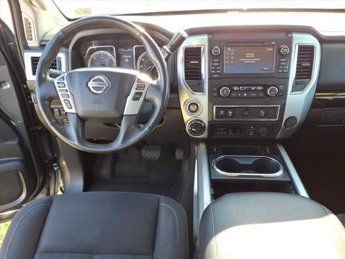 Used 2017 Nissan Titan SV image 15