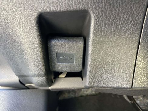 Used 2025 Toyota Camry SE FWD image 28