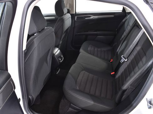 Used 2020 Ford Fusion SE image 16