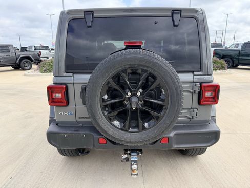 Used 2021 Jeep Wrangler Unlimited Sahara AWD/4WD image 5