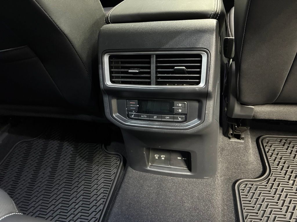 Used 2025 Volkswagen Atlas SEL Premium R-Line AWD/4WD image 12