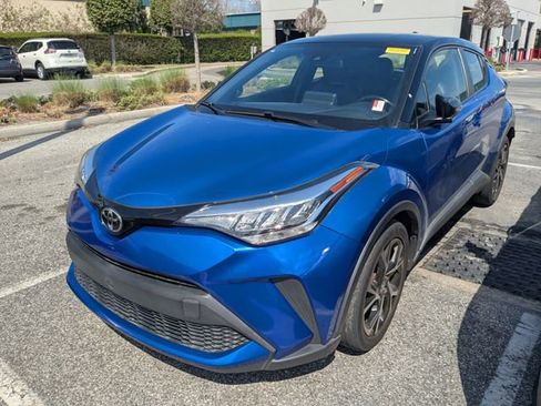 Used 2020 Toyota C-HR XLE image 2