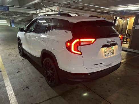 Used 2024 GMC Terrain SLT w/ Elevation Edition image 4