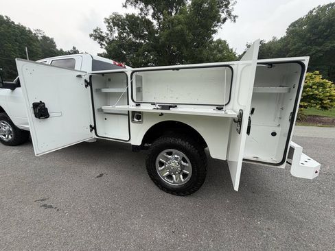 Used 2023 RAM 2500 Tradesman w/ Chrome Appearance Group AWD/4WD image 15