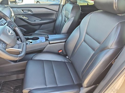 Certified 2025 Nissan Rogue SV w/ SV Premium Package image 15