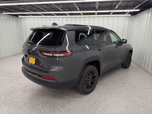 New 2025 Jeep Grand Cherokee L Altitude image 5