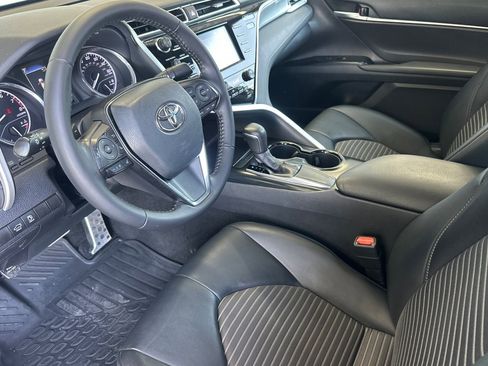 Certified 2019 Toyota Camry SE image 9