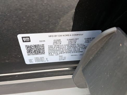 Used 2025 Chevrolet Trax LT w/ LT Convenience Package image 35