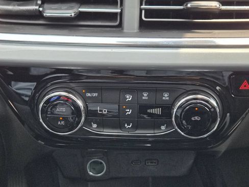 Used 2025 Chevrolet Trax LT w/ LT Convenience Package FWD image 24