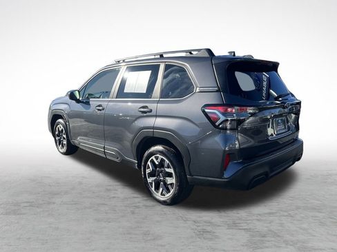 Used 2025 Subaru Forester Premium image 5