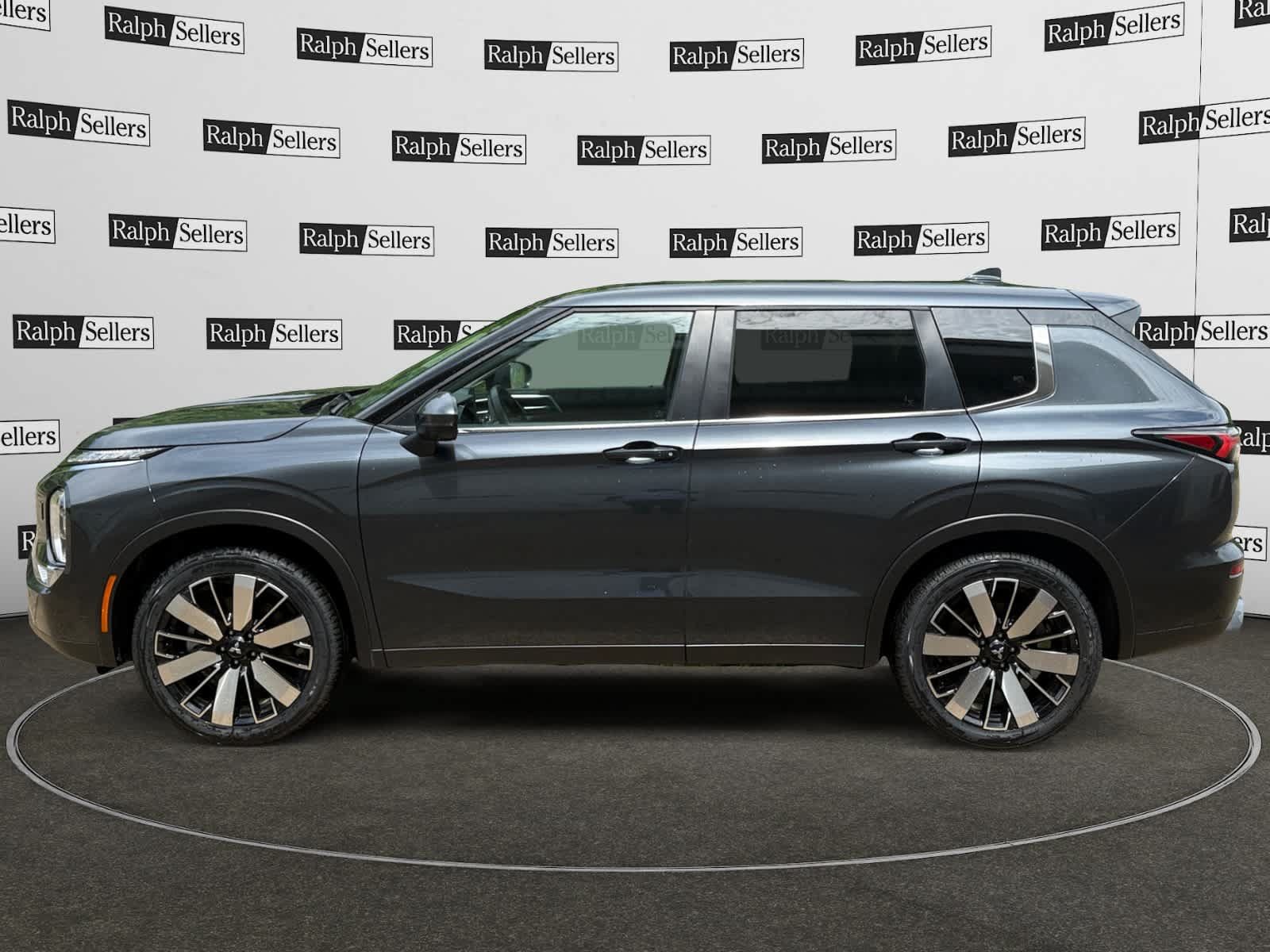 Used 2025 Mitsubishi Outlander SE AWD/4WD image 3