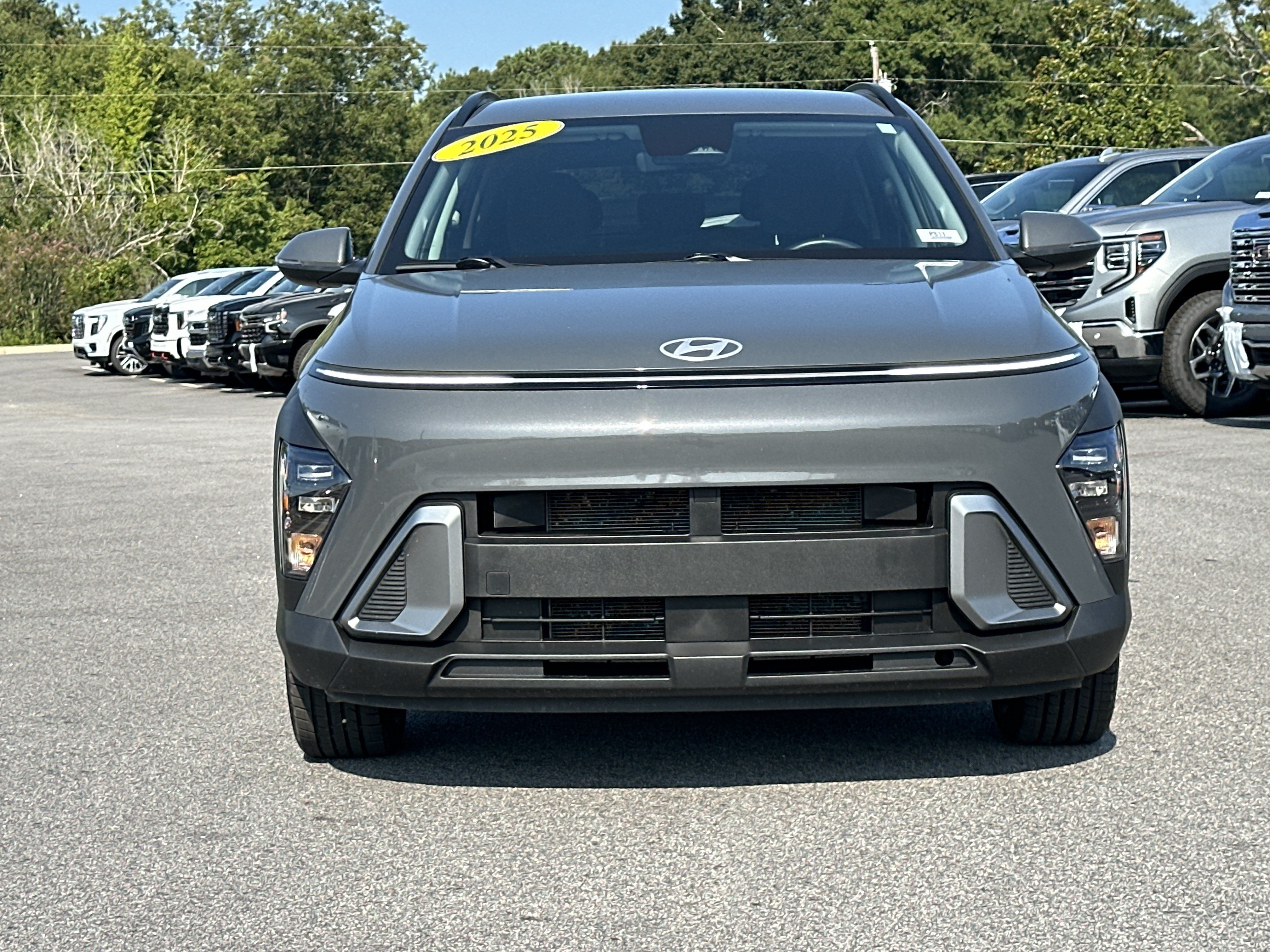 Used 2025 Hyundai Kona SEL FWD image 2