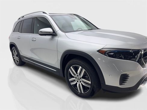 Used 2023 Mercedes-Benz EQB 300 4MATIC w/ Pinnacle Package image 12