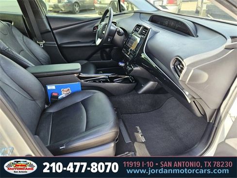 Used 2018 Toyota Prius Three image 11
