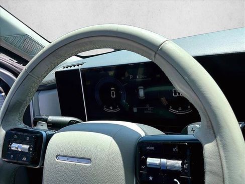 Used 2025 Hyundai Santa Fe SE FWD image 21