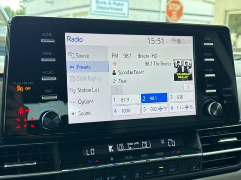 Used 2022 Toyota Sienna XLE FWD image 19