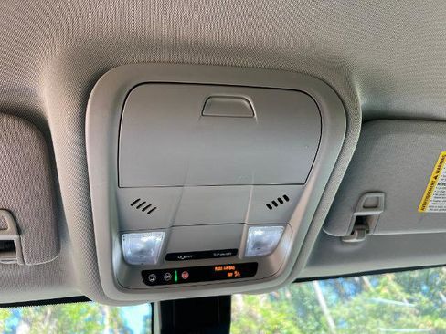 Used 2022 Chevrolet Equinox LT image 23