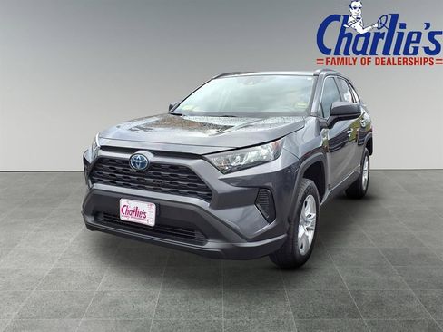 Used 2021 Toyota RAV4 LE image 1