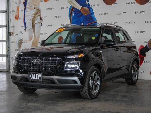 Used 2025 Hyundai Venue SEL image 21