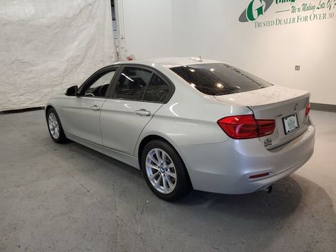 Used 2018 BMW 320i xDrive Sedan AWD/4WD image 4