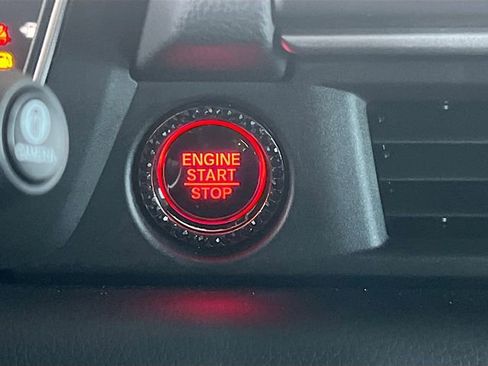 Used 2025 Honda Pilot Black Edition image 18