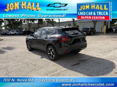 Used 2024 Chevrolet Trax RS w/ Sunroof Package FWD image 8
