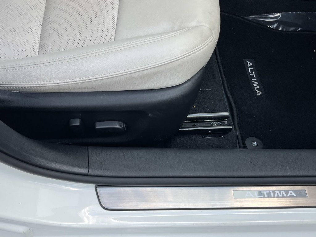 Used 2023 Nissan Altima 2.5 SL AWD/4WD image 29