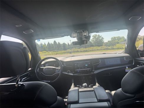 Used 2023 Jeep Grand Wagoneer Series III image 24