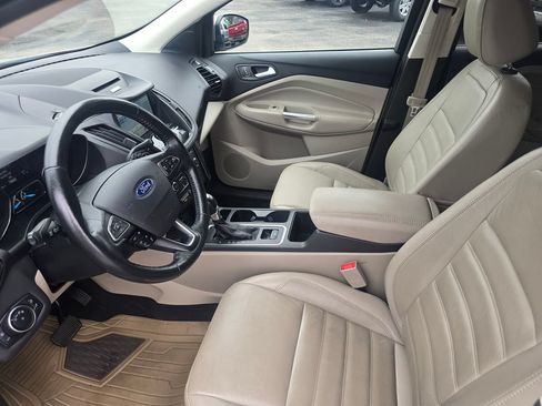 Used 2017 Ford Escape Titanium w/ Equipment Group 301A AWD/4WD image 10
