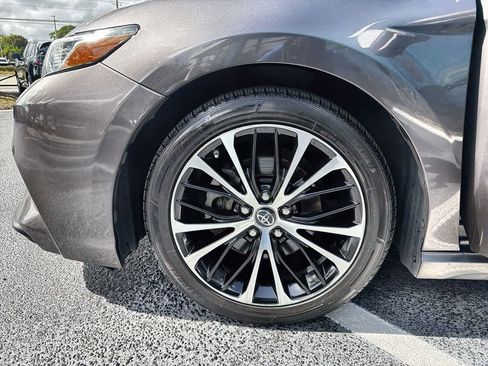 Used 2018 Toyota Camry SE FWD image 29