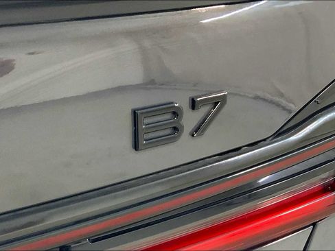 Used 2022 BMW ALPINA B7 xDrive w/ Luxury Rear Seating Package image 9