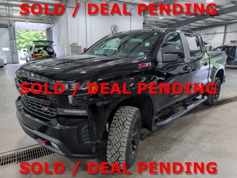 Used 2020 Chevrolet Silverado 1500 LT Trail Boss w/ Midnight Edition AWD/4WD image 6