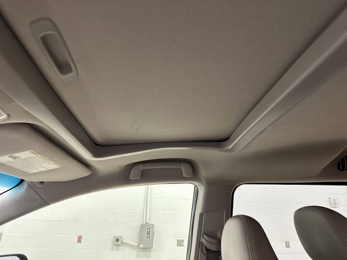 Used 2013 Toyota Sienna XLE image 28