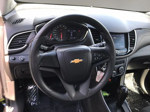 Used 2020 Chevrolet Trax LS FWD image 14