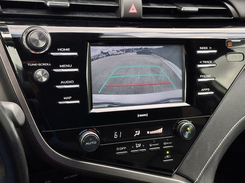 Used 2020 Toyota Camry SE FWD image 11