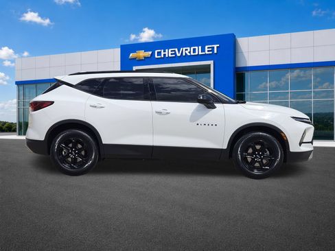 Used 2023 Chevrolet Blazer LT w/ Midnight/Sport Edition FWD image 7