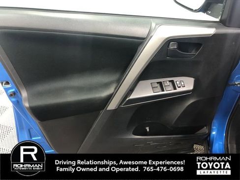 Used 2018 Toyota RAV4 LE image 12