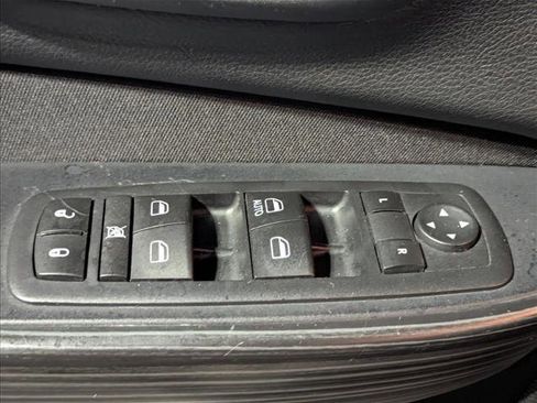 Used 2017 Jeep Cherokee Sport image 6