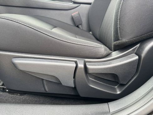 Used 2025 Nissan Sentra SV FWD image 8