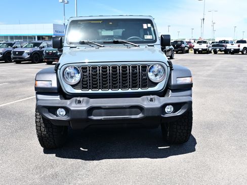 Used 2024 Jeep Wrangler Unlimited Sport AWD/4WD image 3