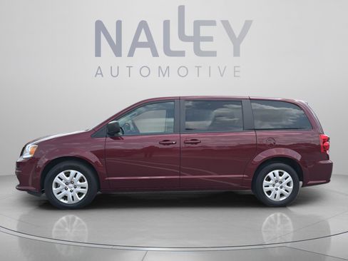 Used 2018 Dodge Grand Caravan SE w/ UConnect Hands-Free Group FWD image 2
