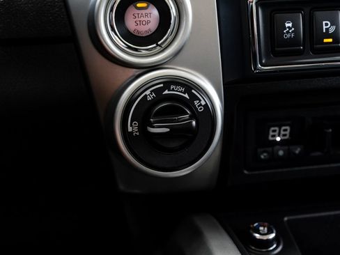 Used 2017 Nissan Titan PRO-4X w/ Pro-4x Convenience Package AWD/4WD image 29
