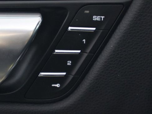 Used 2023 Porsche Macan S AWD/4WD image 40