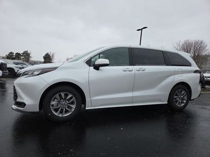 Used 2025 Toyota Sienna XLE