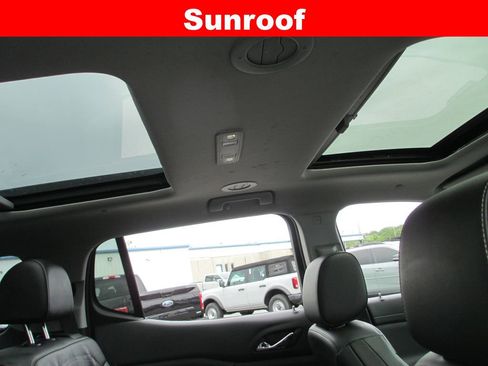 Used 2023 GMC Acadia SLT w/ Elevation Edition AWD/4WD image 16