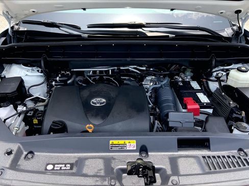 Used 2022 Toyota Highlander XLE FWD image 31