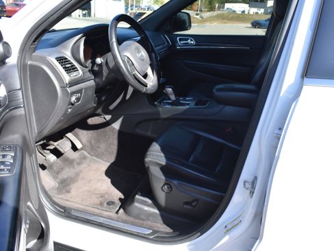 Used 2019 Jeep Grand Cherokee Limited image 12